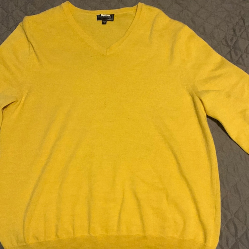 Mens V Neck Sweater. Excellent condition.